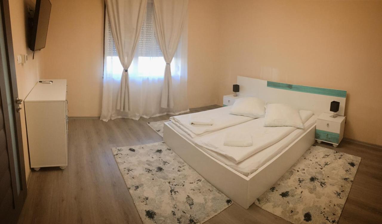 Apartamento Milan House Arad Exterior foto